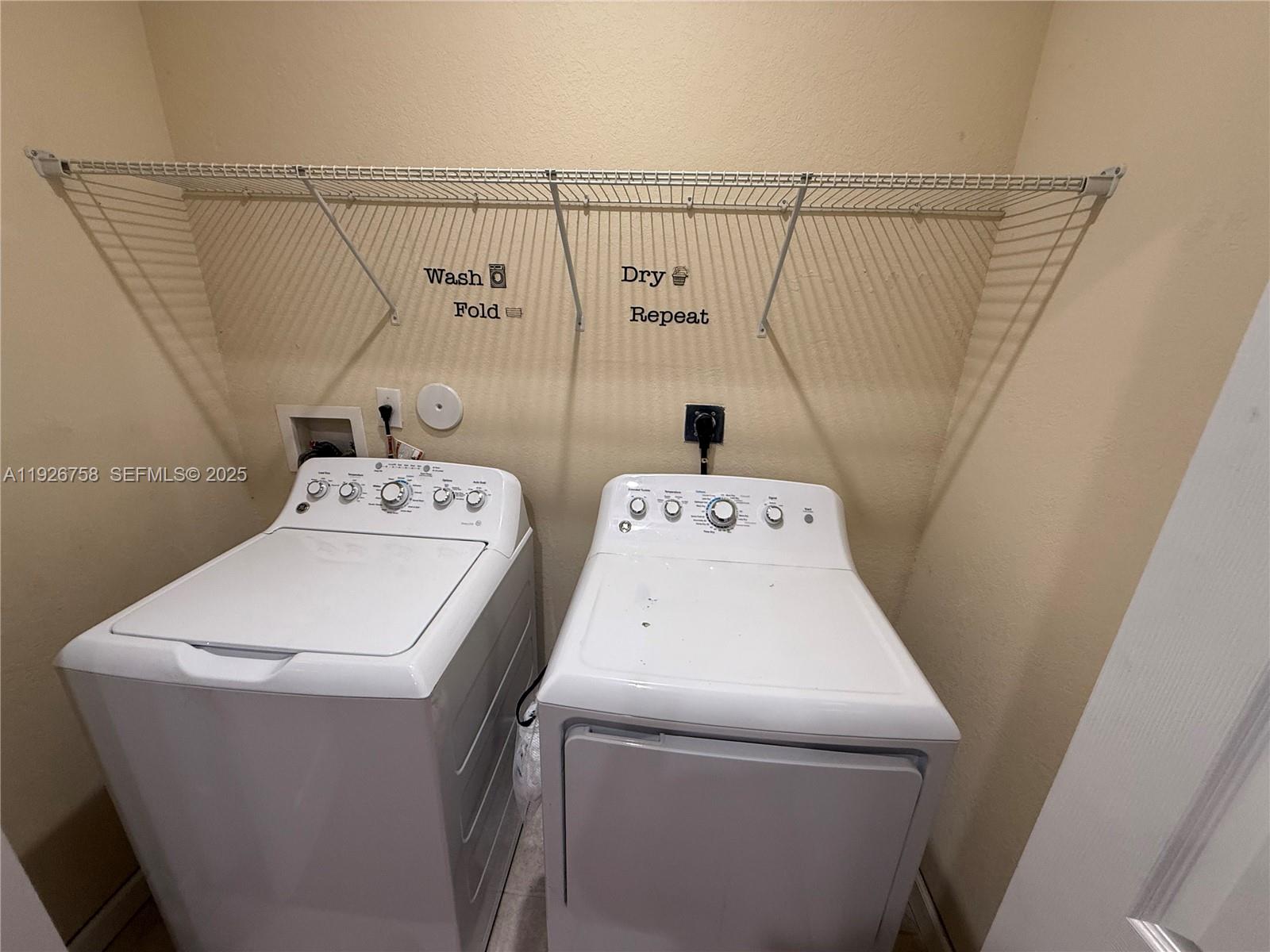 KENDALL COMMONS RESIDENTI - Residential Lease