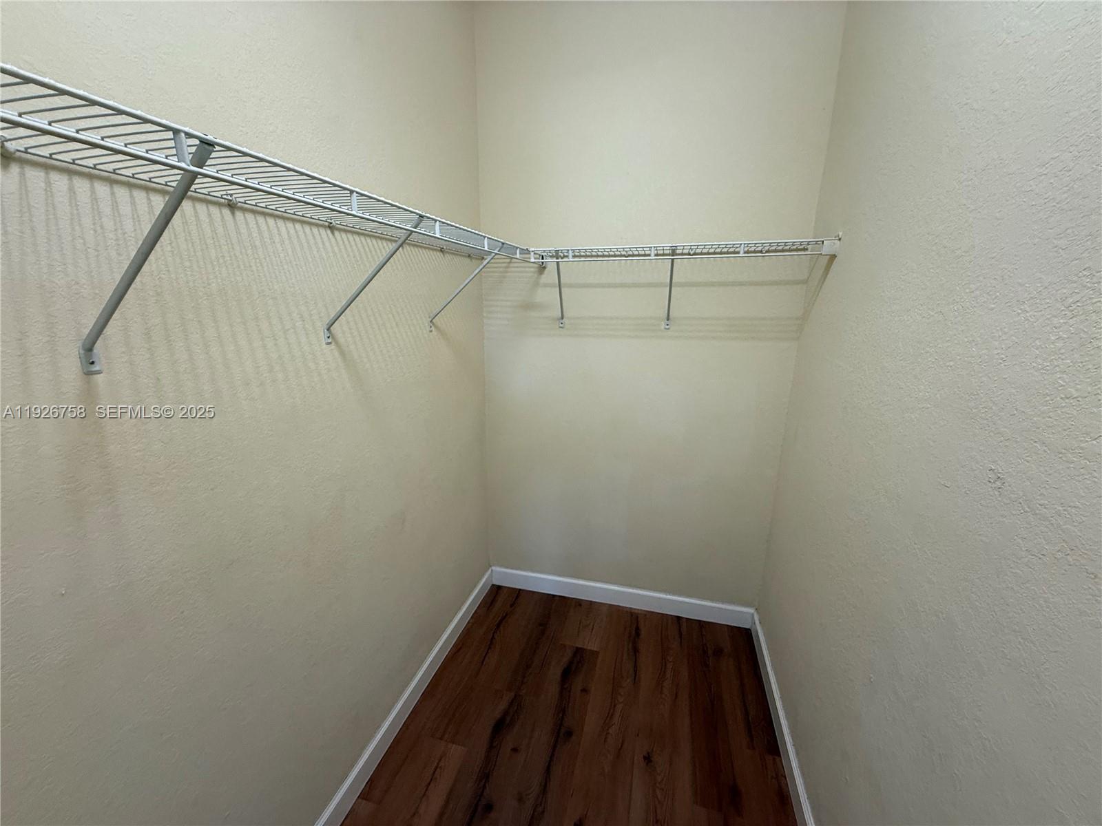 KENDALL COMMONS RESIDENTI - Residential Lease