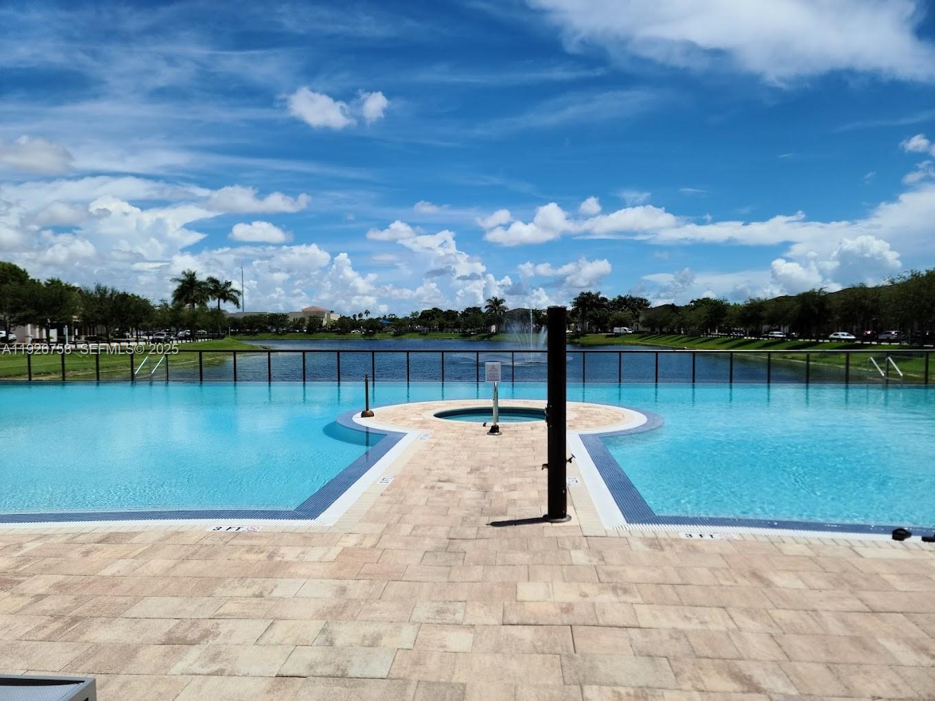 KENDALL COMMONS RESIDENTI - Residential Lease