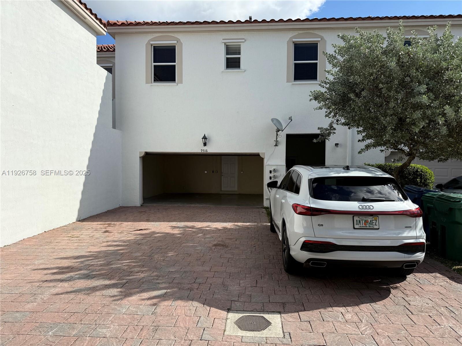 KENDALL COMMONS RESIDENTI - Residential Lease