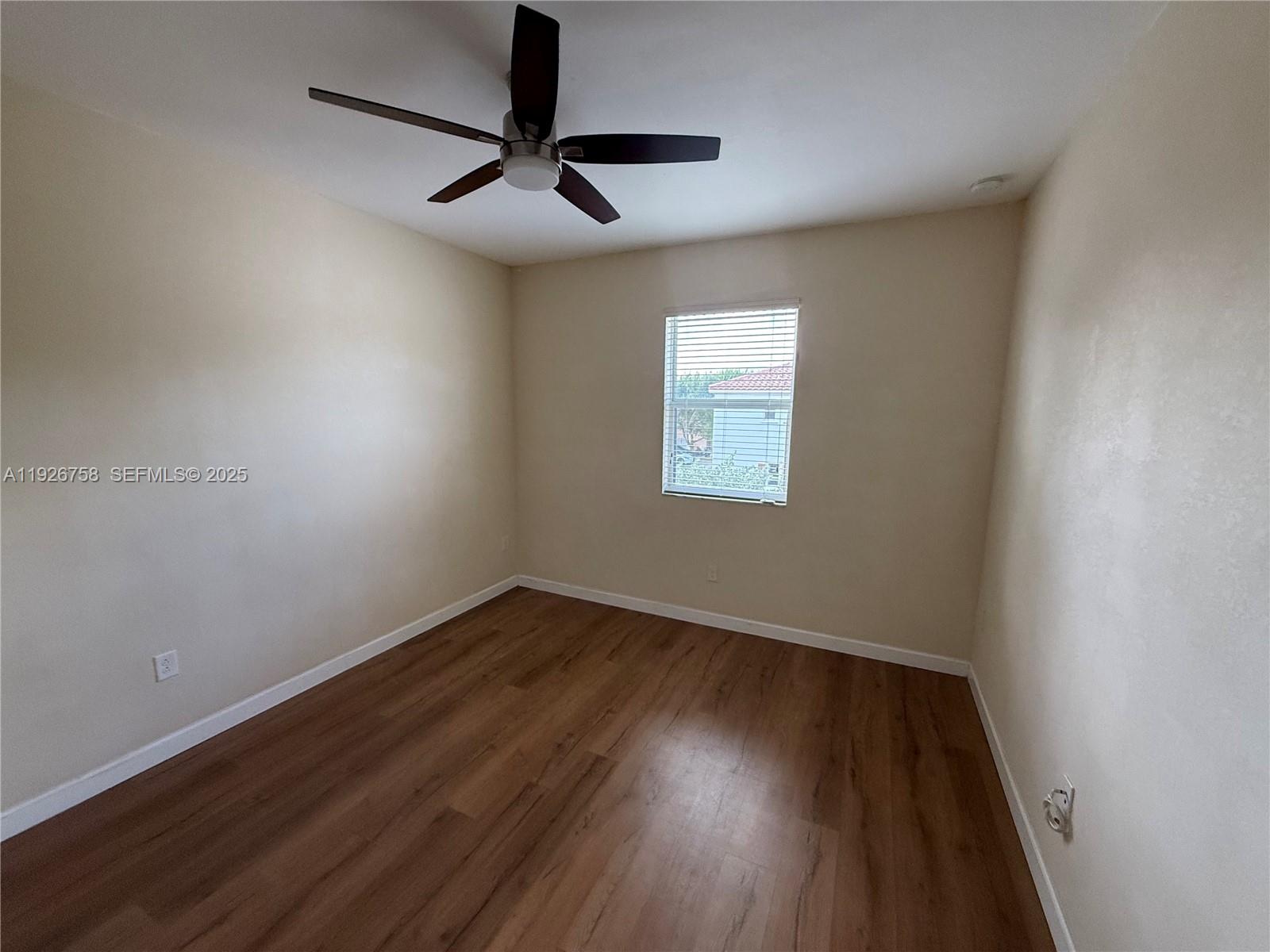 KENDALL COMMONS RESIDENTI - Residential Lease