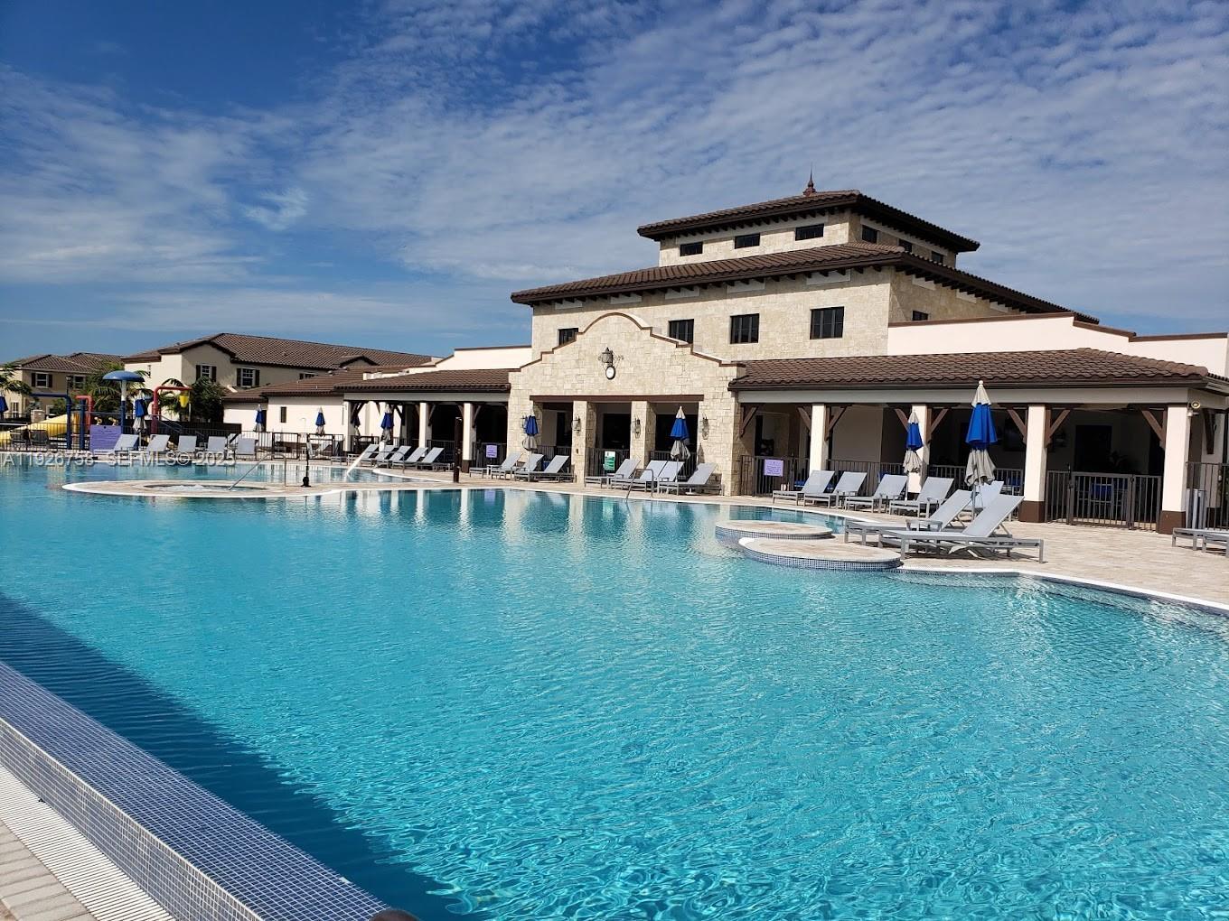 KENDALL COMMONS RESIDENTI - Residential Lease