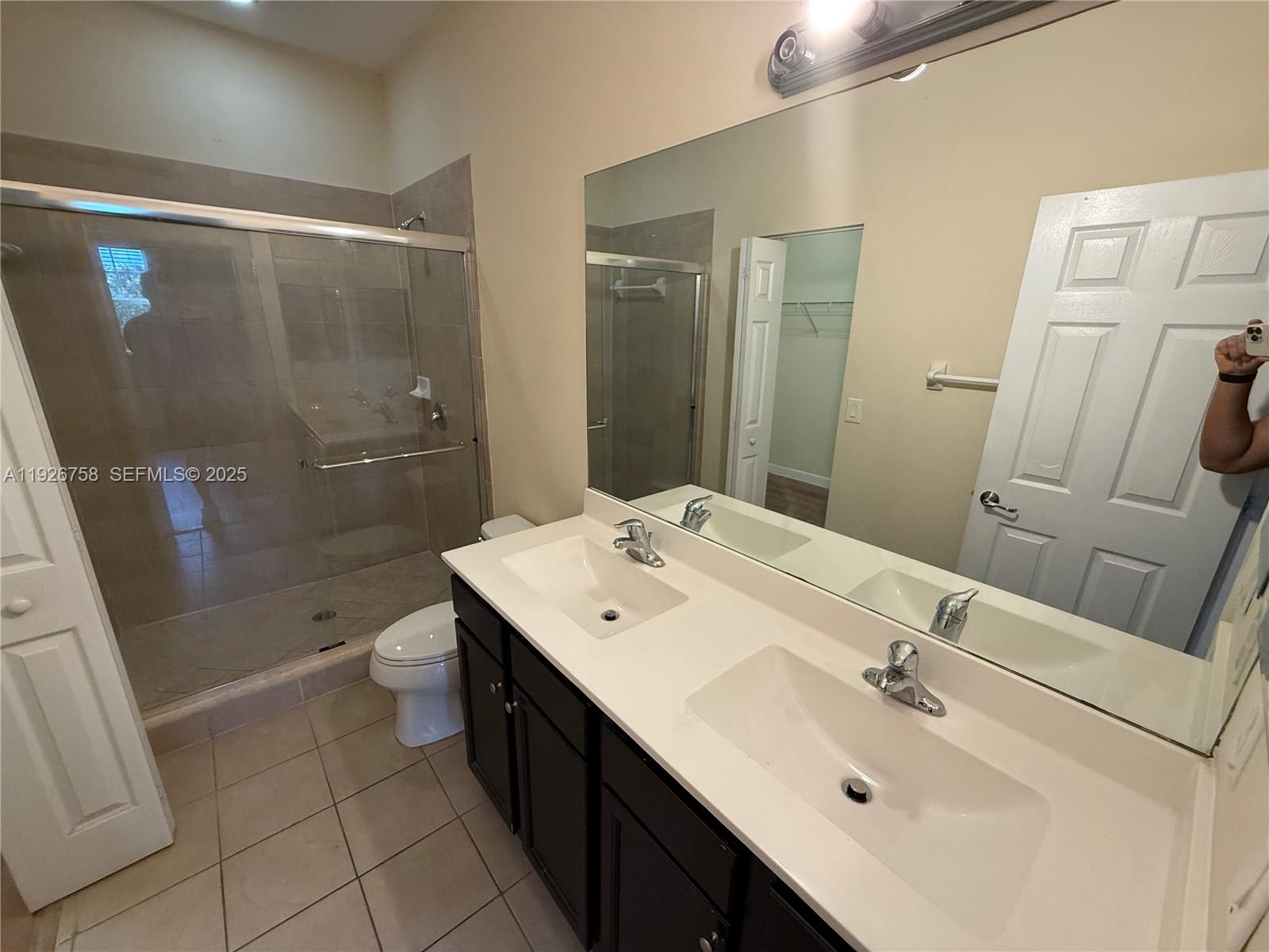 KENDALL COMMONS RESIDENTI - Residential Lease