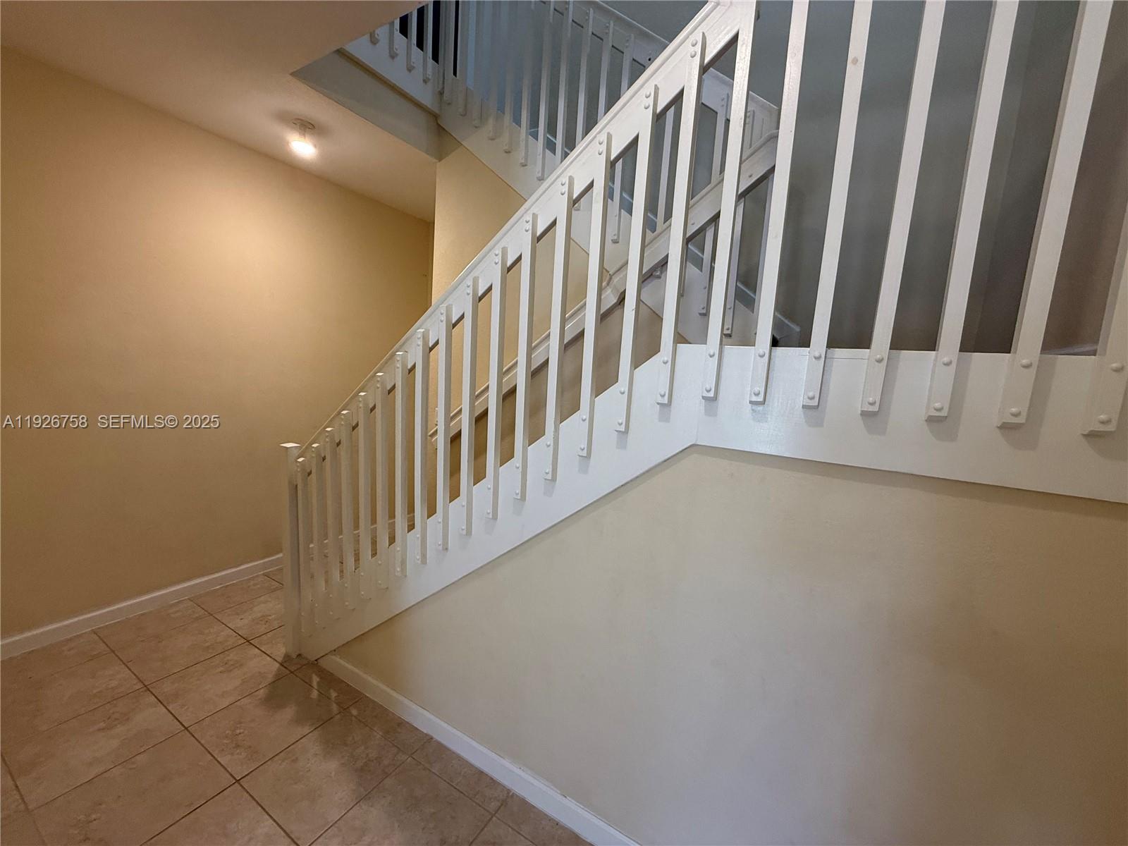 KENDALL COMMONS RESIDENTI - Residential Lease