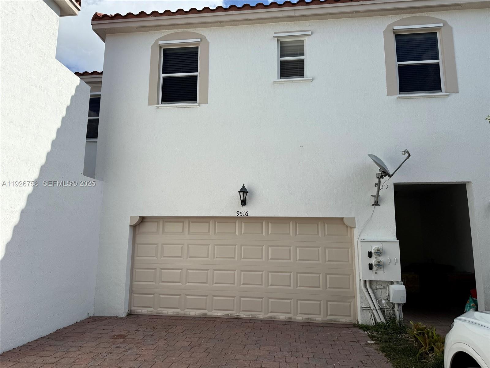 KENDALL COMMONS RESIDENTI - Residential Lease