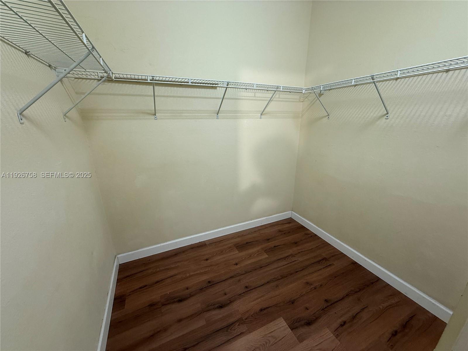 KENDALL COMMONS RESIDENTI - Residential Lease