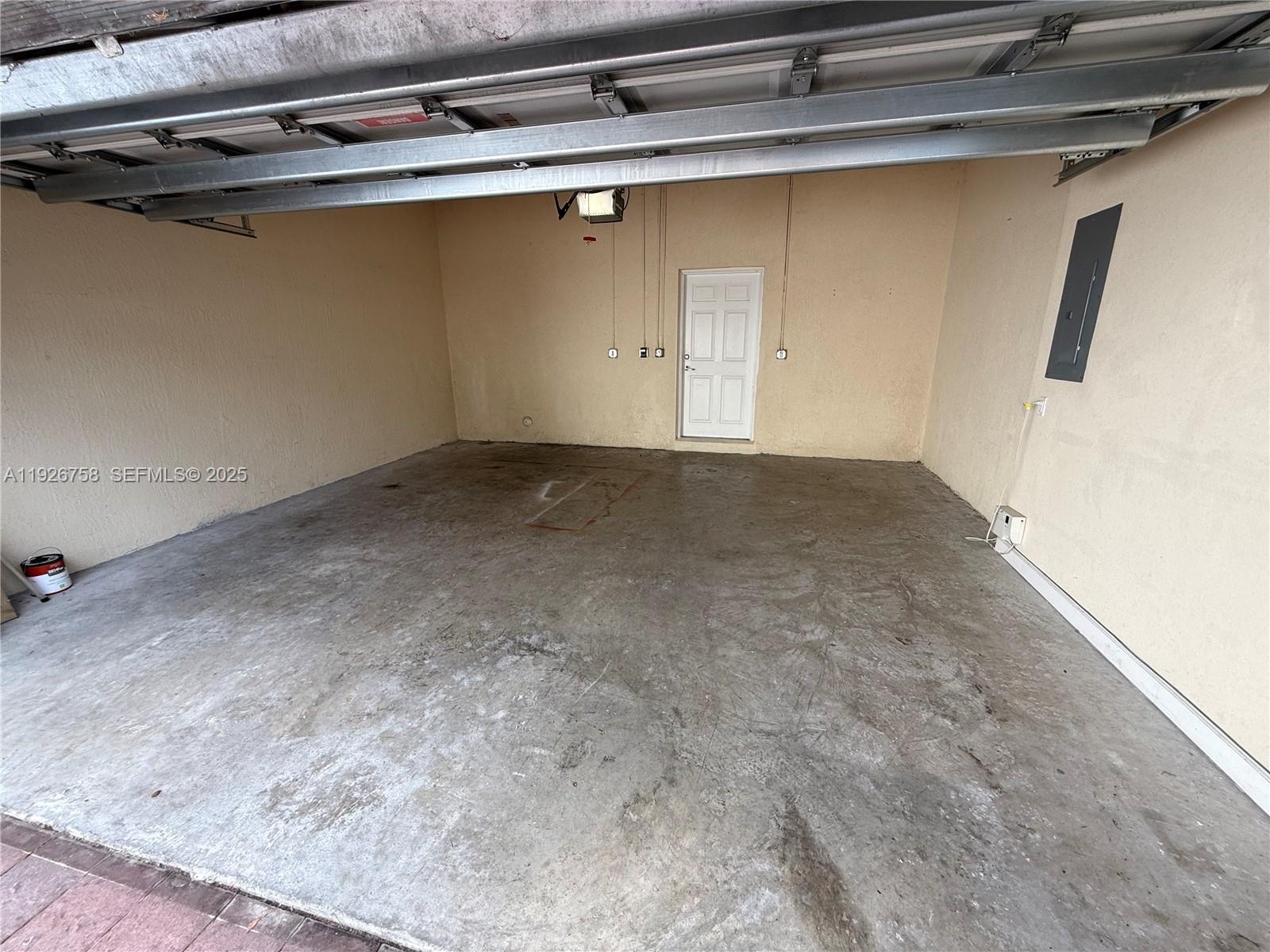 KENDALL COMMONS RESIDENTI - Residential Lease