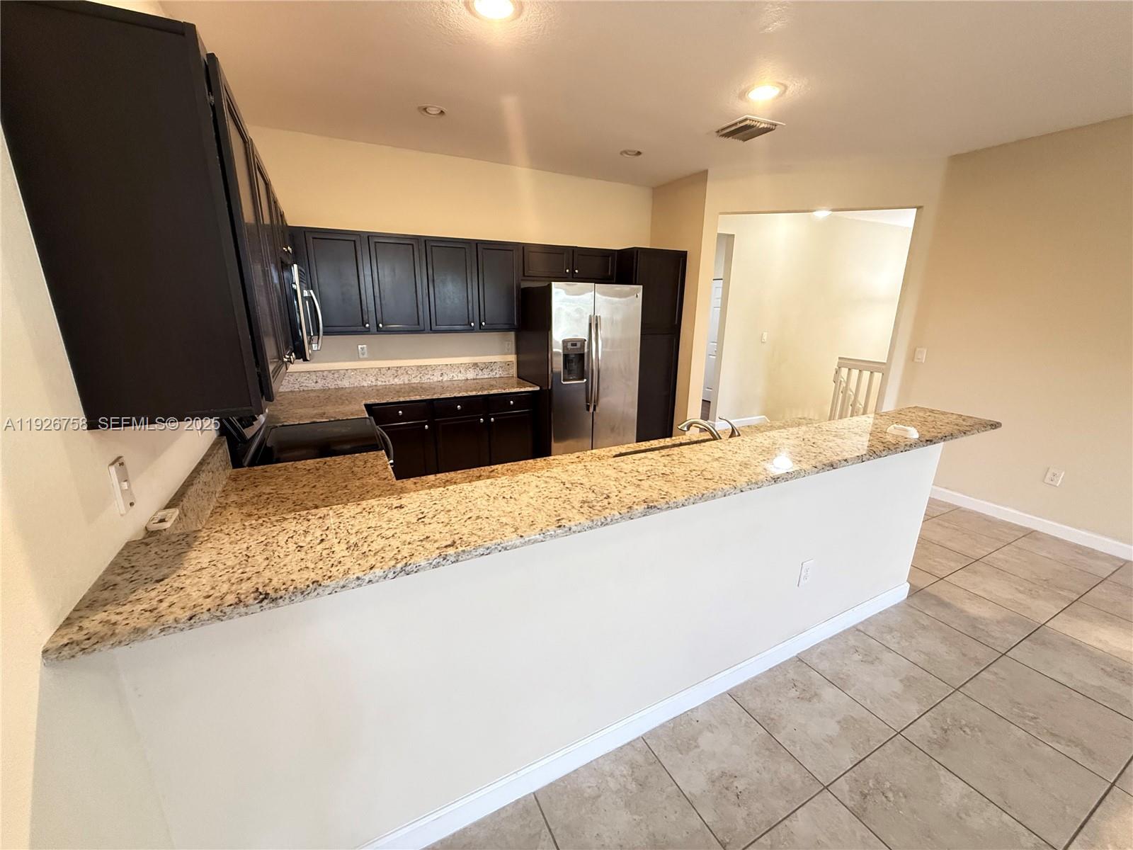 KENDALL COMMONS RESIDENTI - Residential Lease