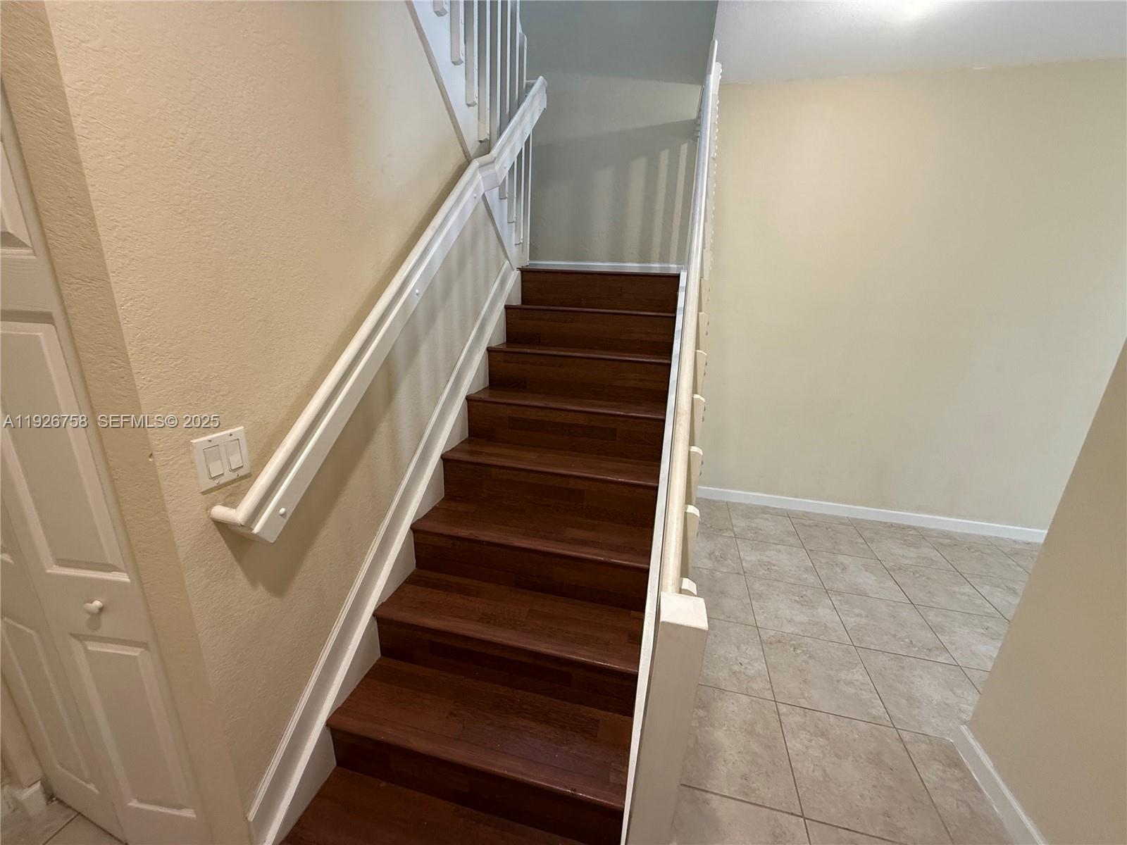 KENDALL COMMONS RESIDENTI - Residential Lease