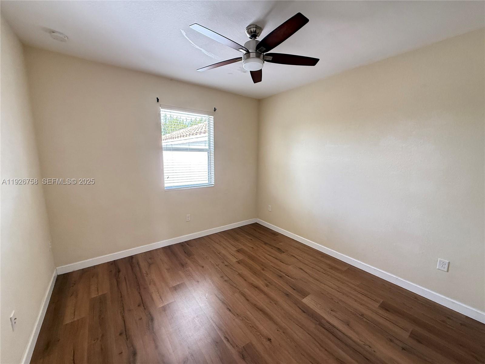 KENDALL COMMONS RESIDENTI - Residential Lease