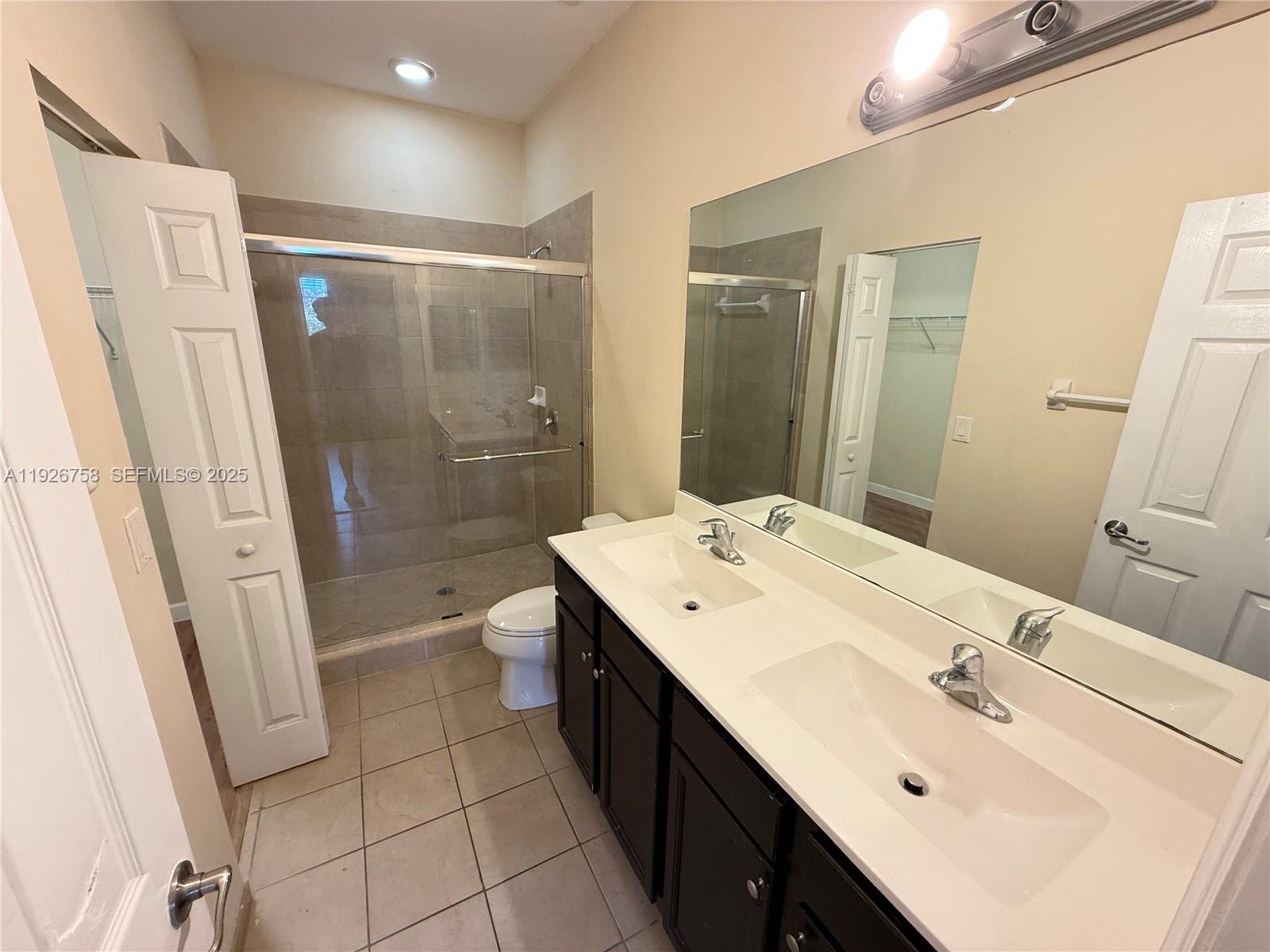 KENDALL COMMONS RESIDENTI - Residential Lease