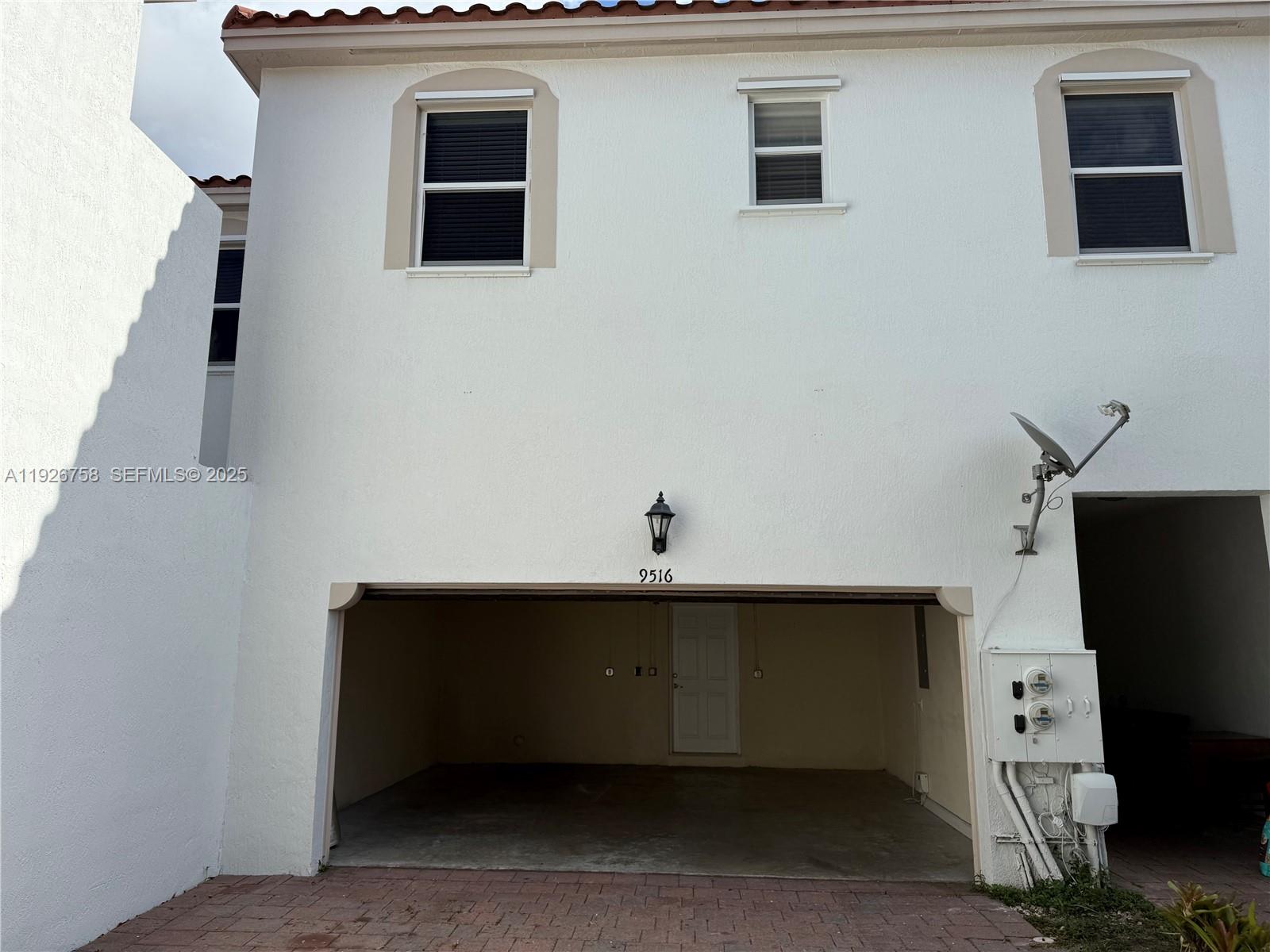 KENDALL COMMONS RESIDENTI - Residential Lease