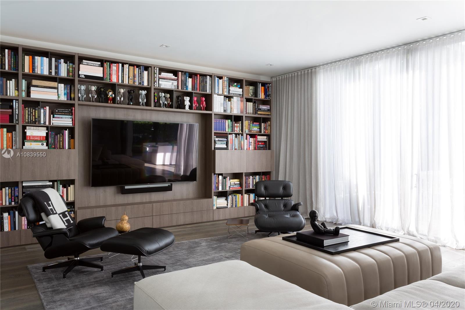 GRANADA PARK - Residential