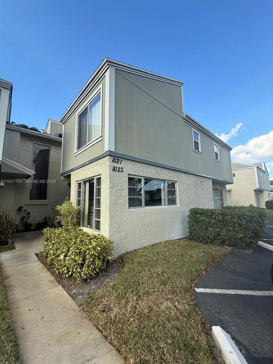 Discover this beautifully updated townhome on a quiet, peaceful street. It offers 3 spacious bedrooms, 2.5 baths, a renovated kitchen with a cozy breakfast area, and a primary suite featuring a balcony and walk-in closet. The home has no carpet, includes a large screened-in porch, and comes with two dedicated parking spaces. Fully renovated just two years ago and located in a welcoming all-ages community, this property is move-in ready and full of charm.
Don’t miss this opportunity—schedule your showing today!