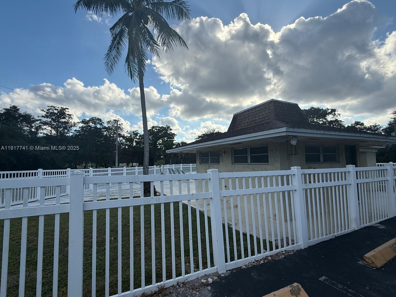 SANDPEBBLES TOWNHOUSE CON - Residential