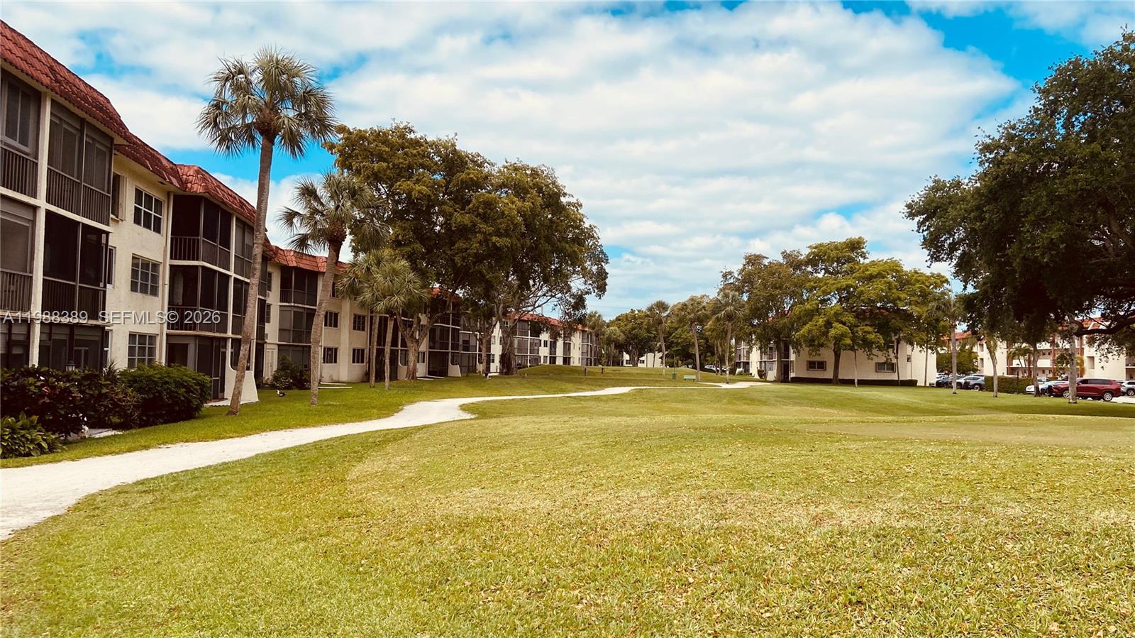 HOLLYBROOK GOLF&TENNIS - Residential