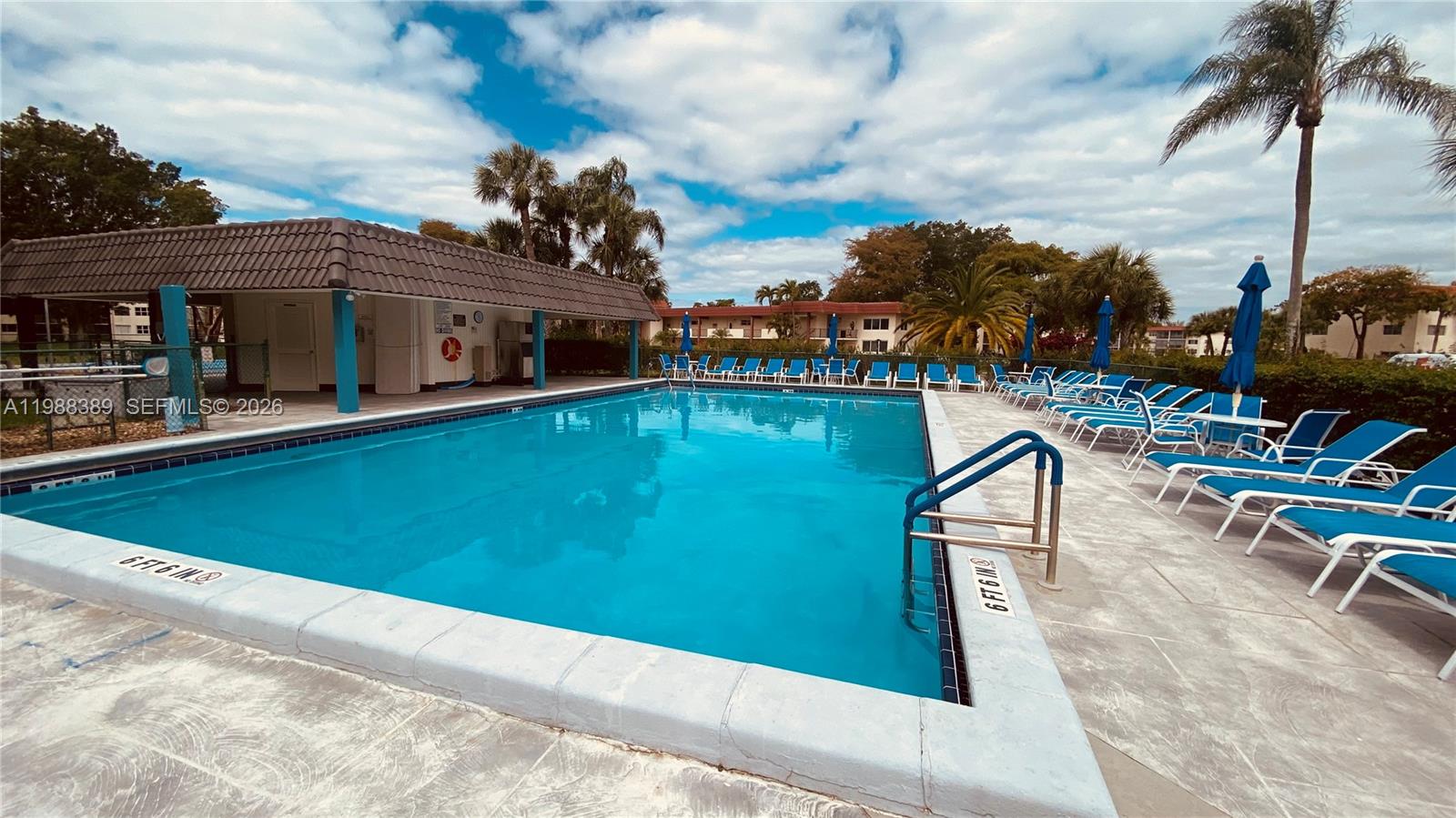 HOLLYBROOK GOLF&TENNIS - Residential