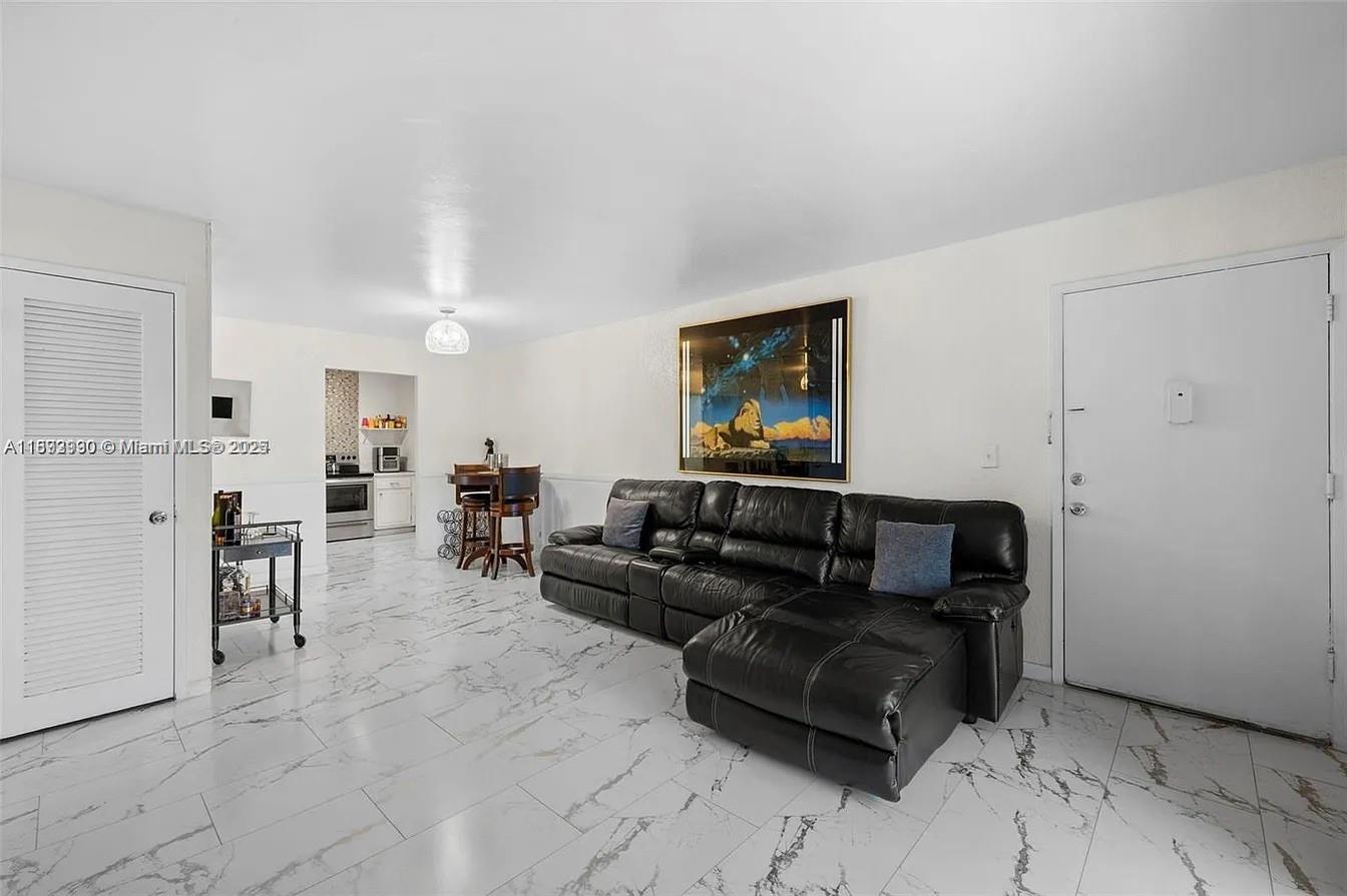 MAJESTIC GARDENS CONDOMIN - Residential