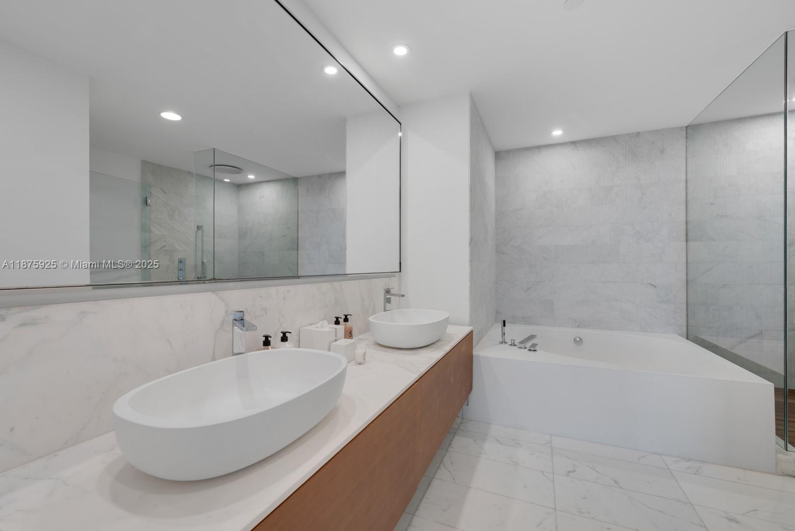 OCEANA BAL HARBOUR CONDO - Residential