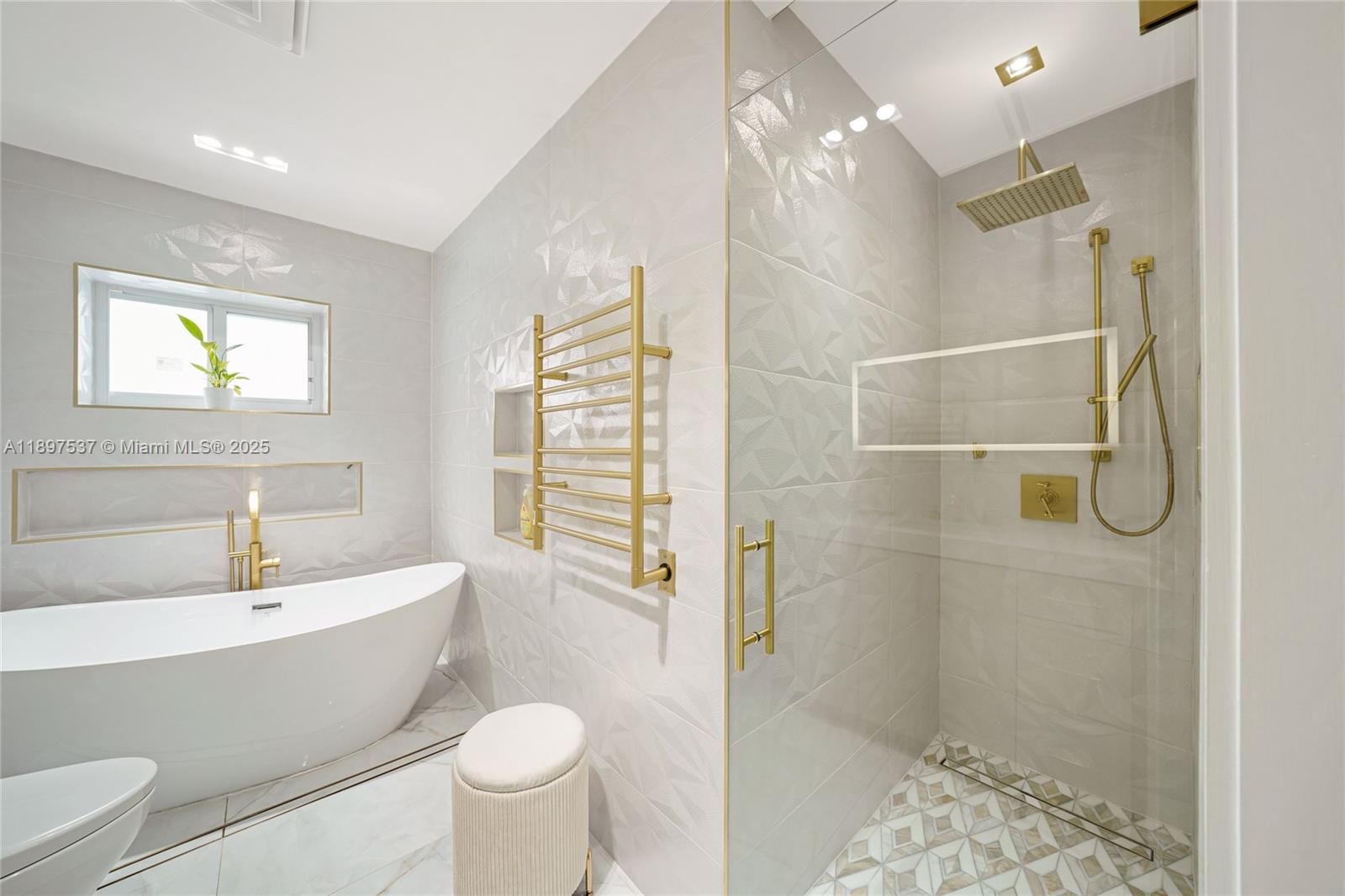 MINONA GARDENS - Residential