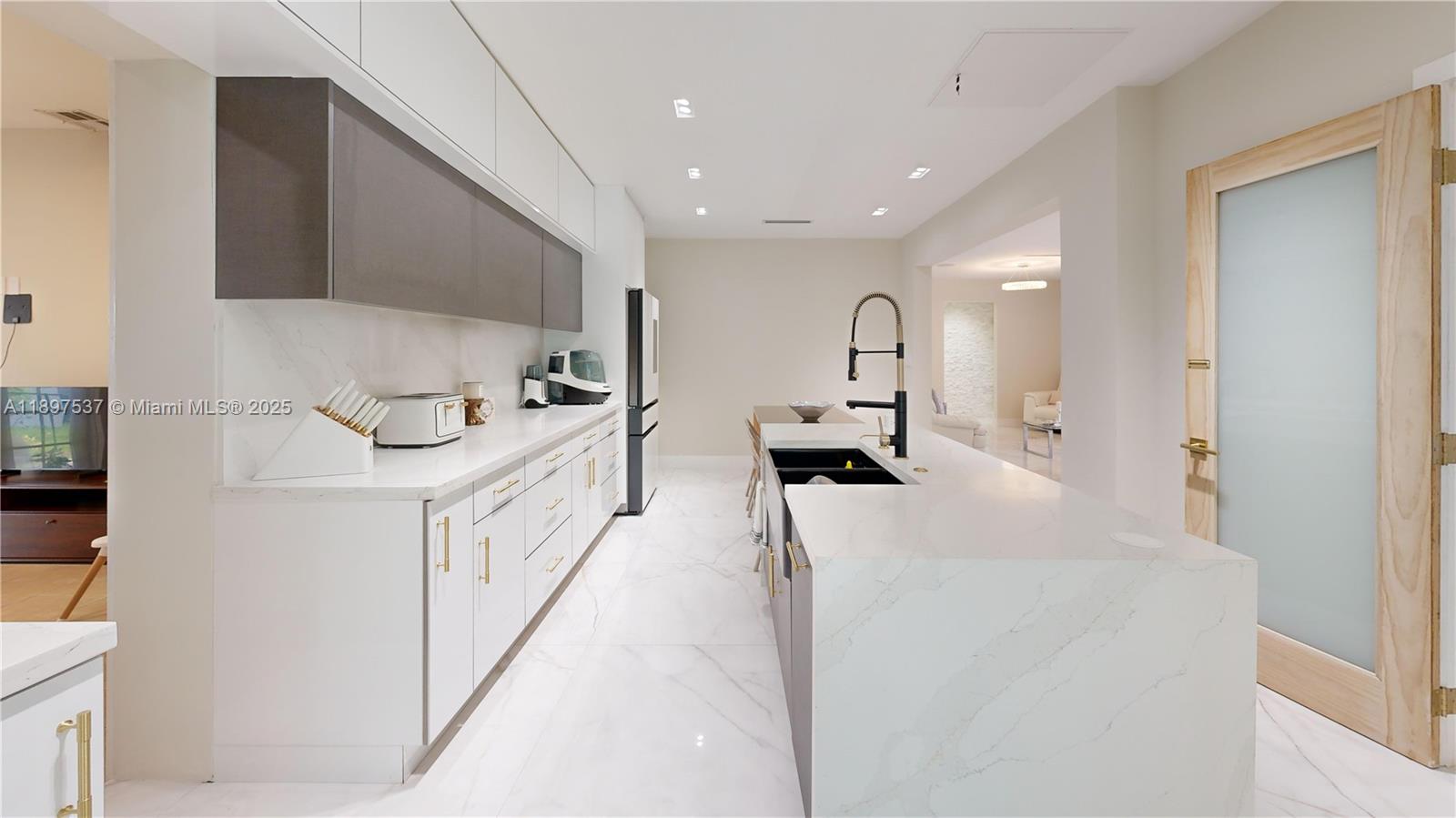 MINONA GARDENS - Residential