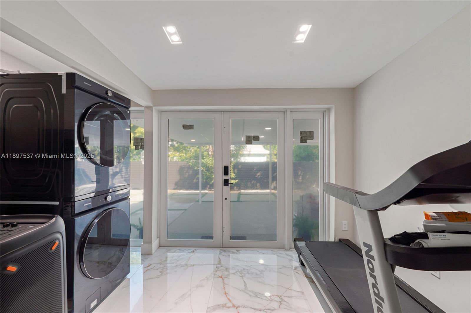 MINONA GARDENS - Residential