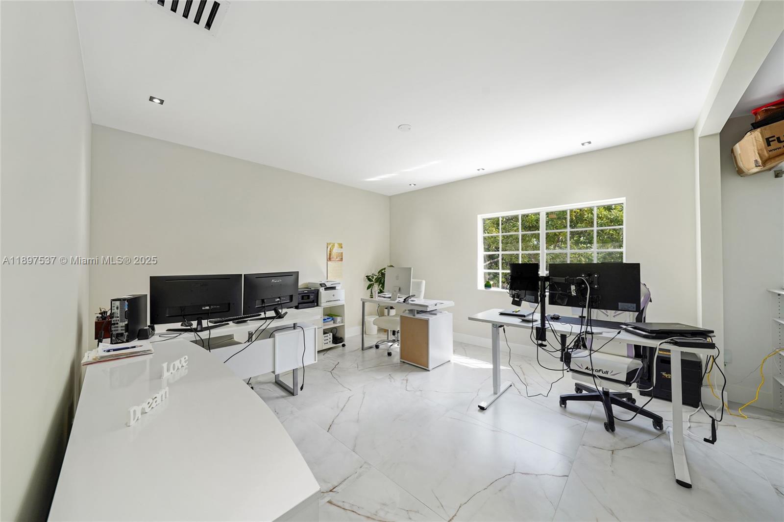 MINONA GARDENS - Residential