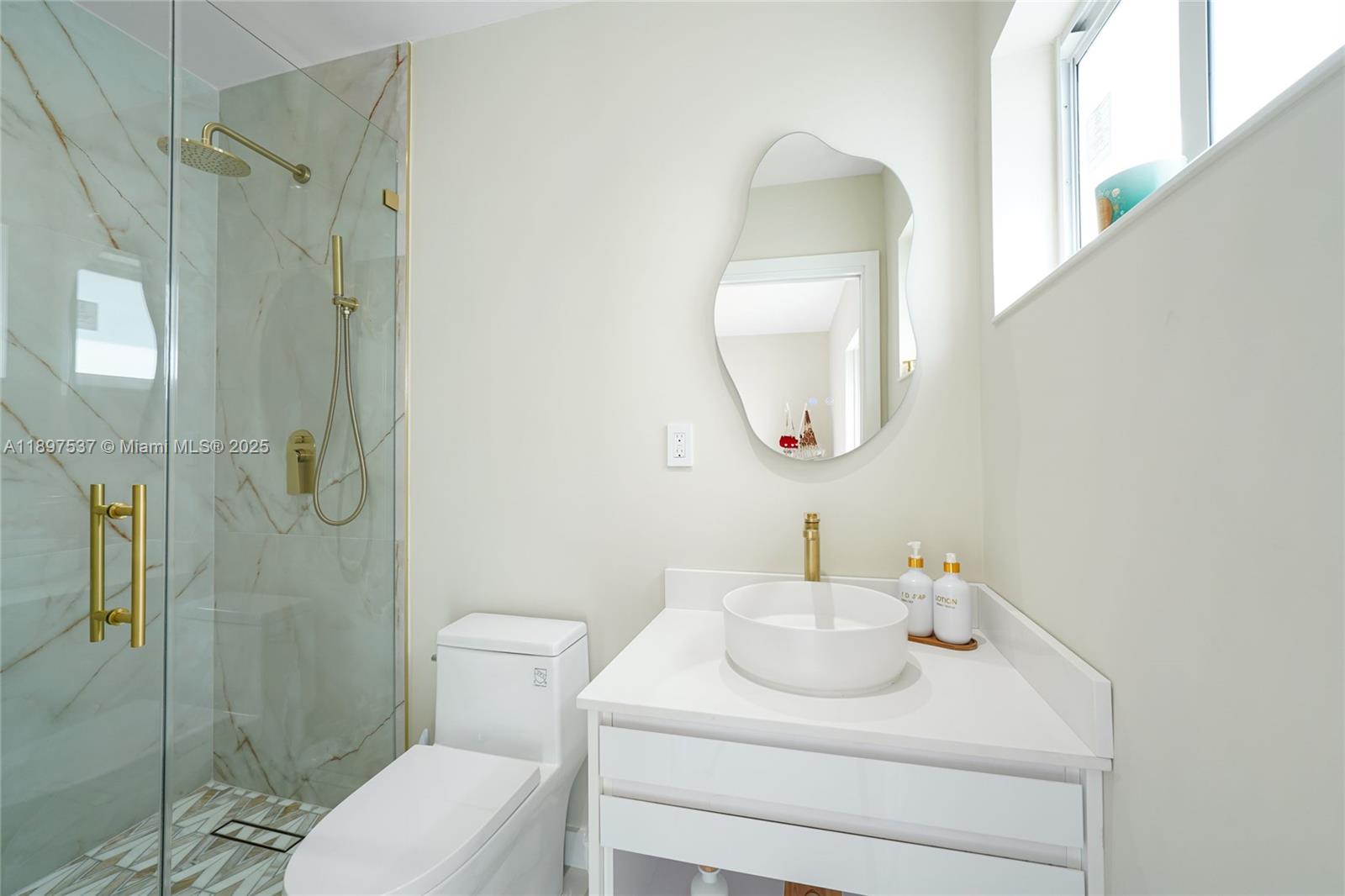 MINONA GARDENS - Residential