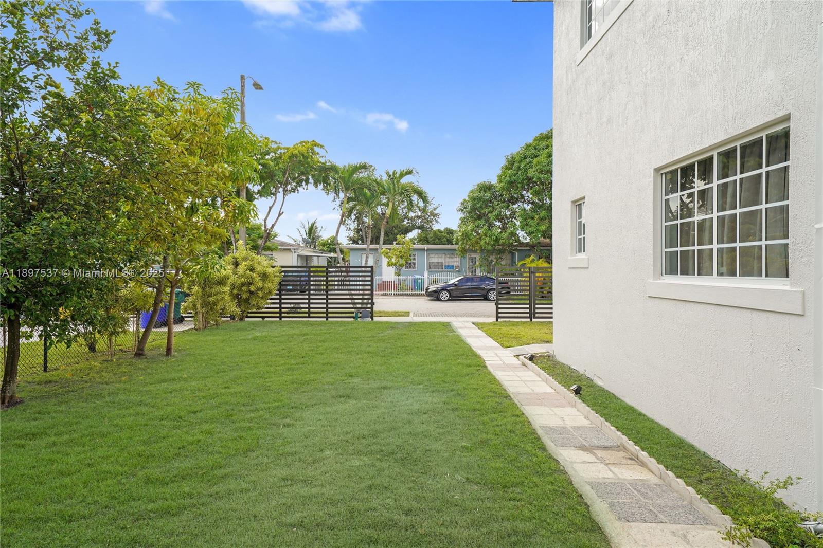 MINONA GARDENS - Residential