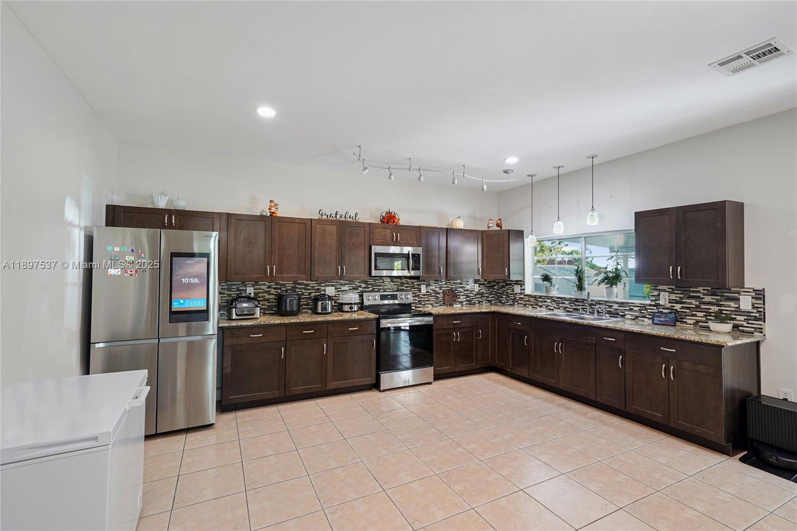 MINONA GARDENS - Residential