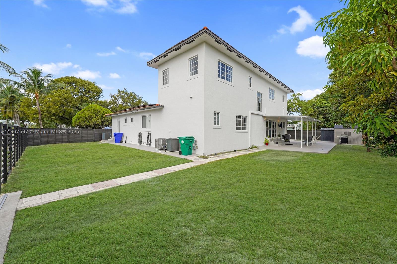 MINONA GARDENS - Residential