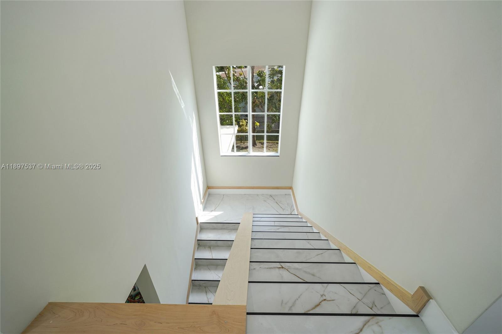 MINONA GARDENS - Residential