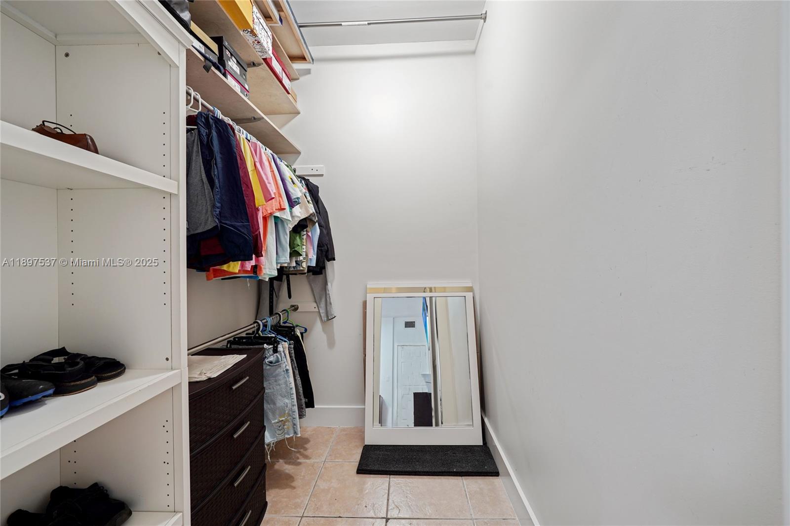 MINONA GARDENS - Residential