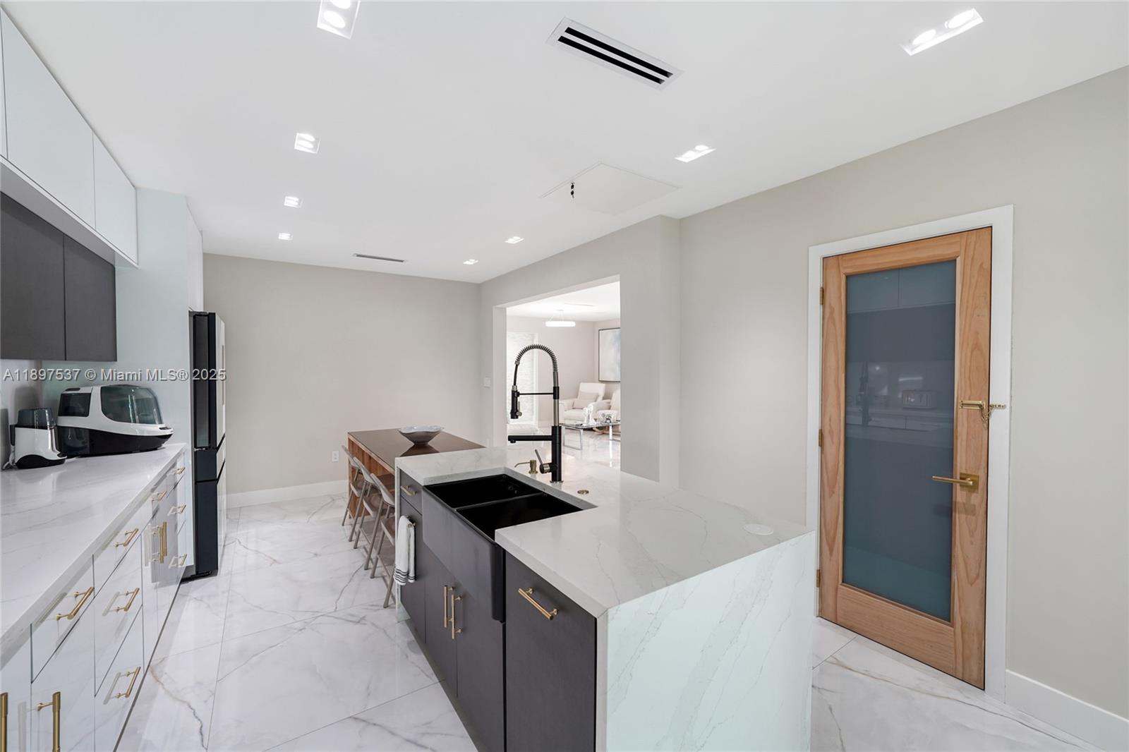 MINONA GARDENS - Residential