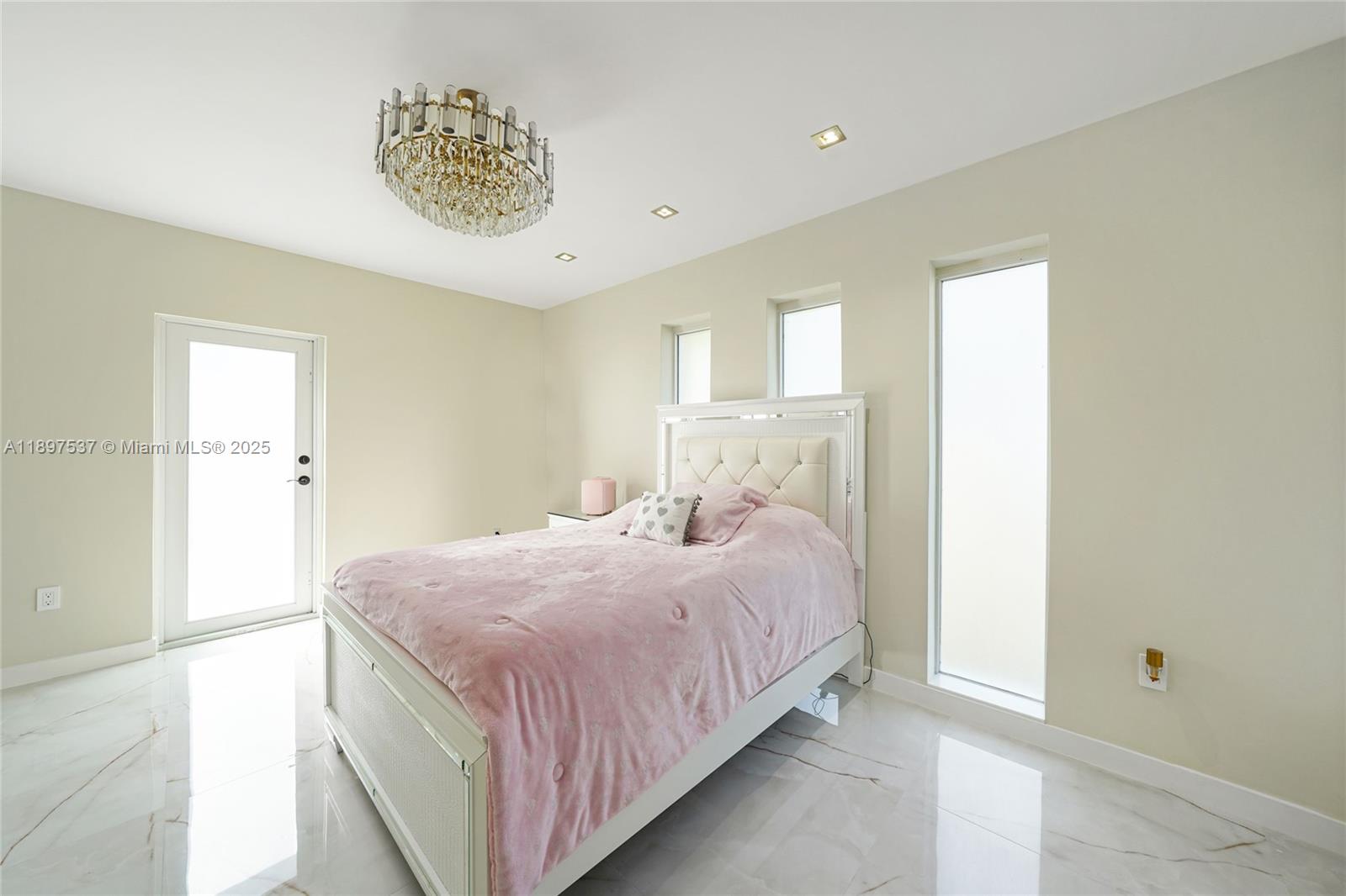 MINONA GARDENS - Residential