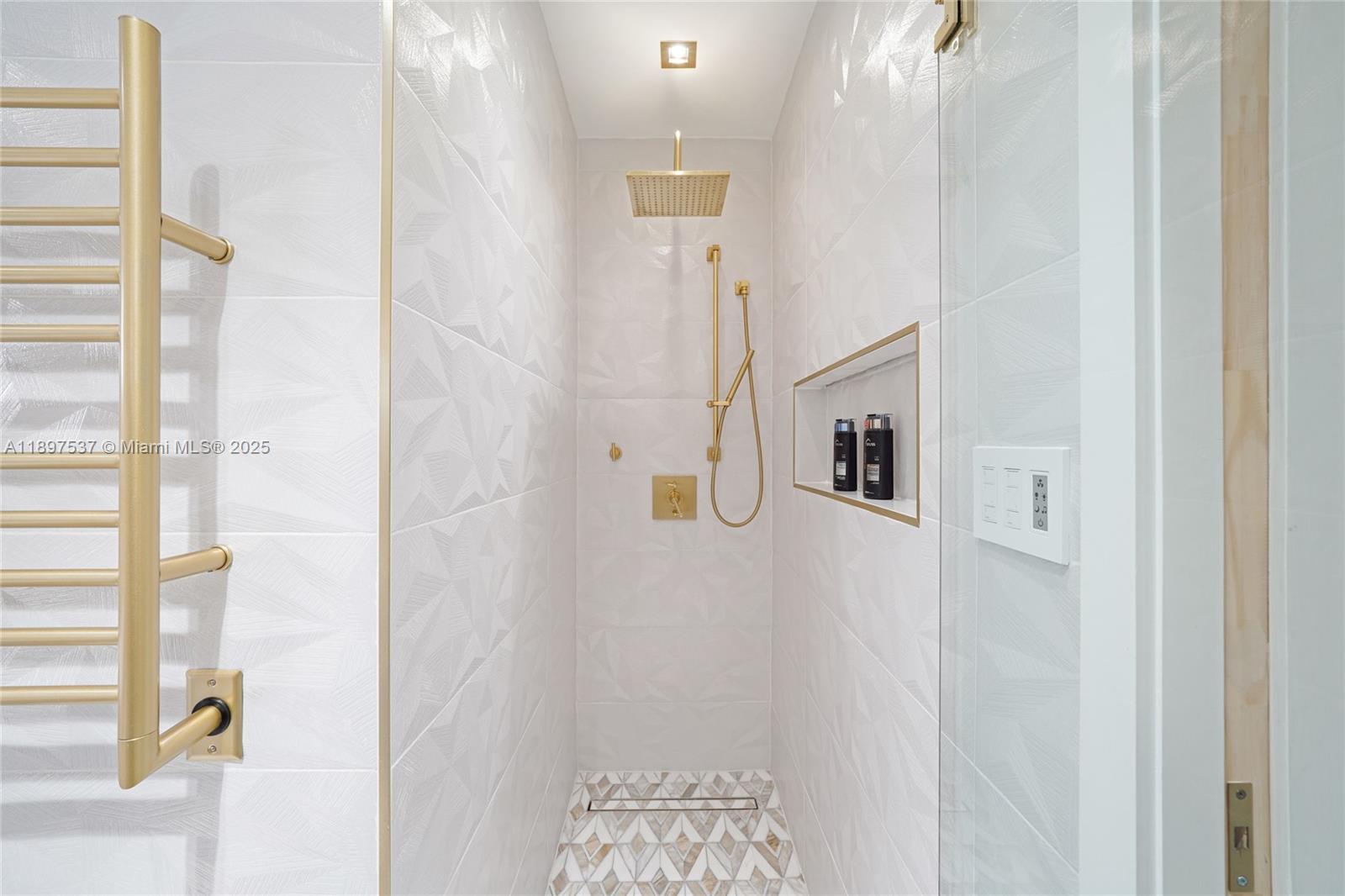 MINONA GARDENS - Residential