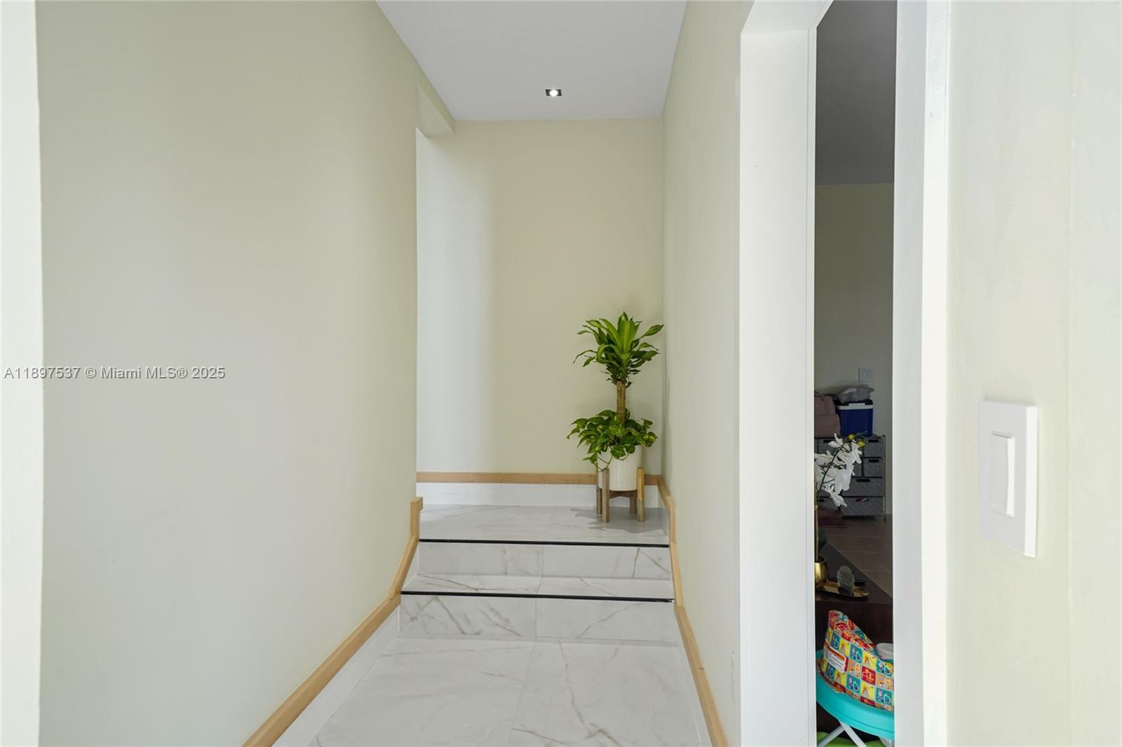 MINONA GARDENS - Residential