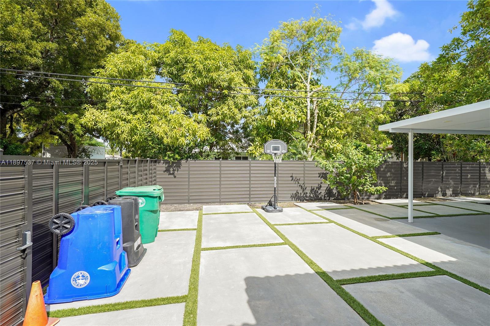 MINONA GARDENS - Residential