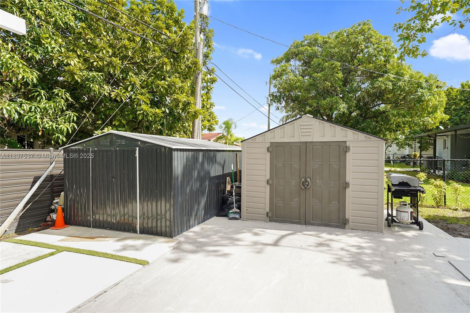 MINONA GARDENS - Residential