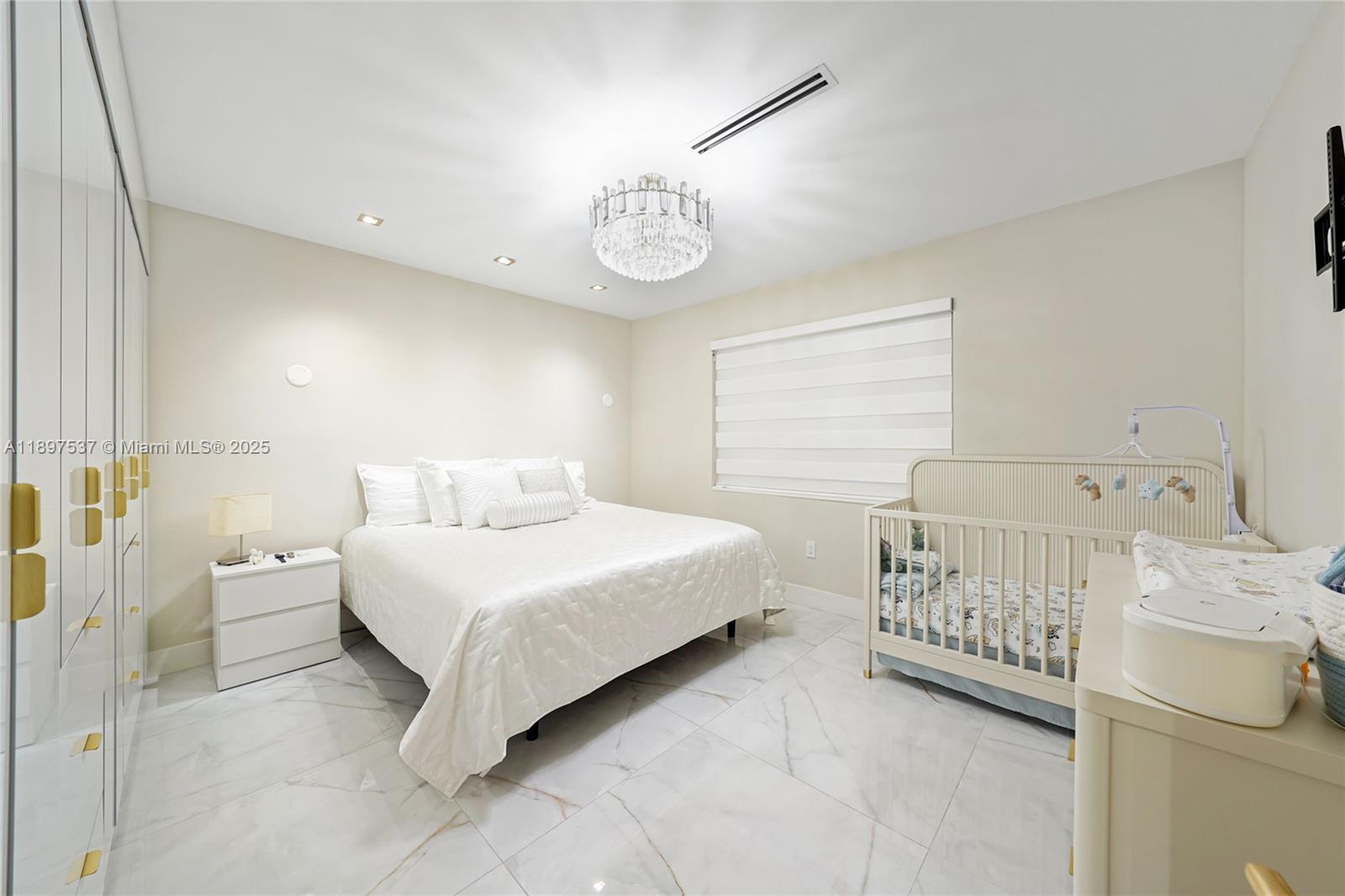 MINONA GARDENS - Residential