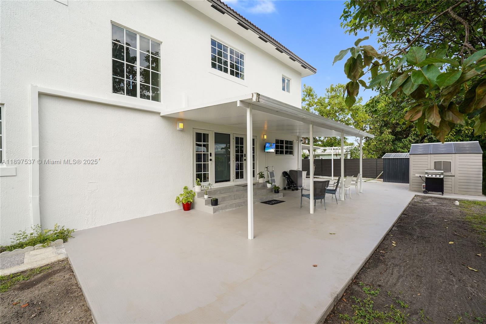 MINONA GARDENS - Residential