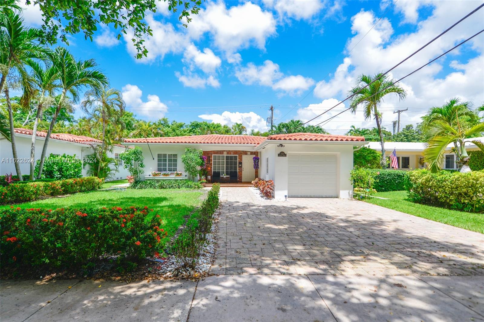 1714 Costado St, Coral Gables, Broward County, Florida - 4 Bedrooms  
3 Bathrooms - 