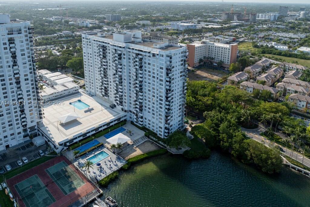 COMMODORE PLAZA CONDO - Residential