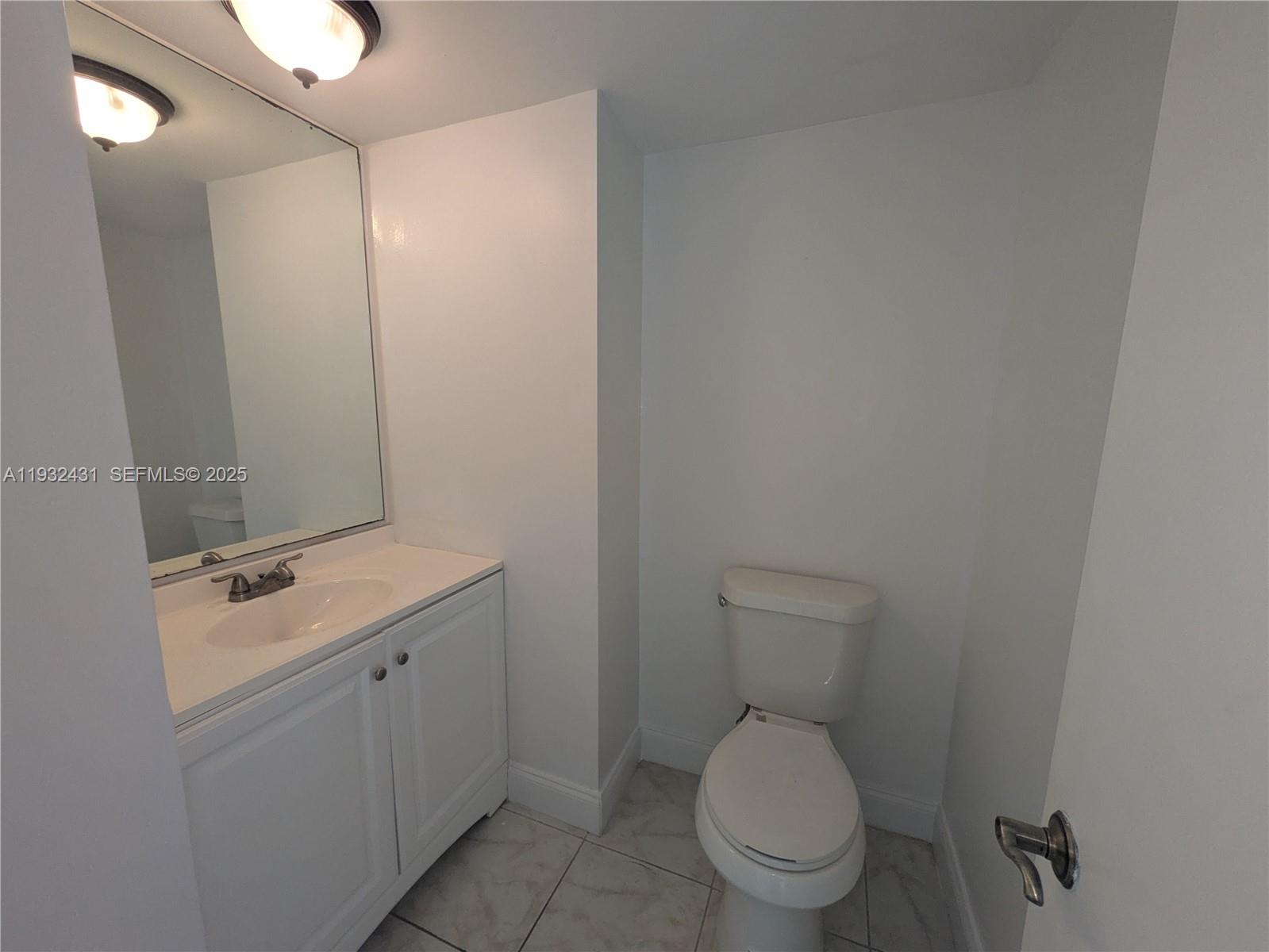 COMMODORE PLAZA CONDO - Residential