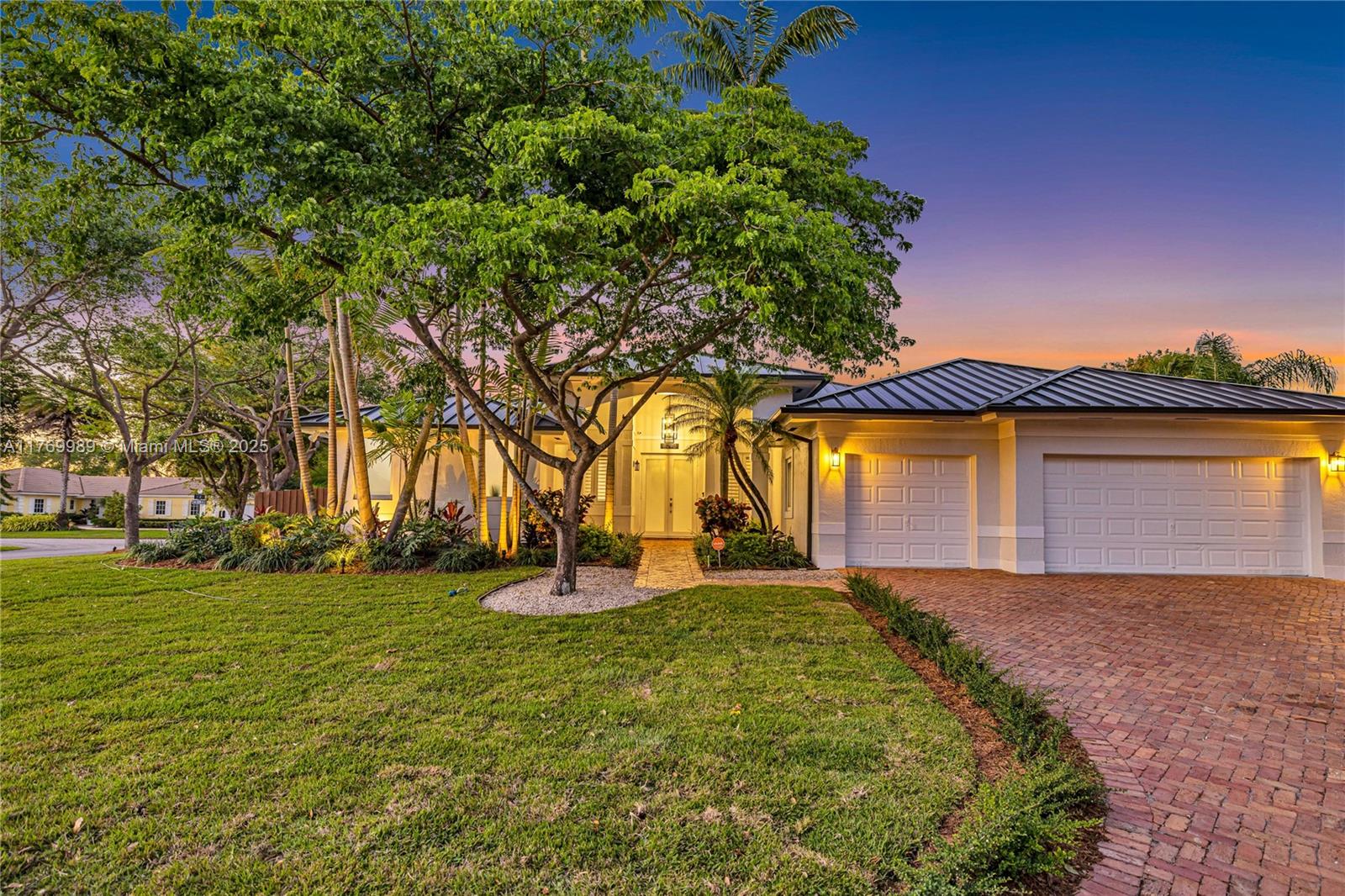 Rental Property at 8293 Sw 171st Ter, Palmetto Bay, Miami-Dade County, Florida - Bedrooms: 6 
Bathrooms: 4  - $10,000 MO.