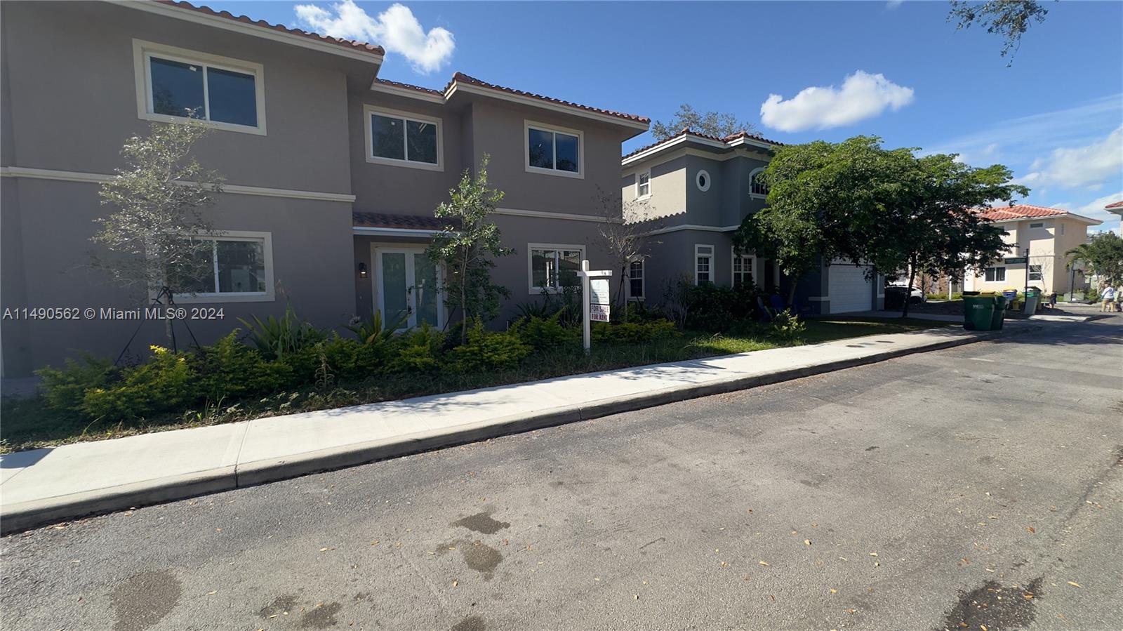 3562 Forest View Cir