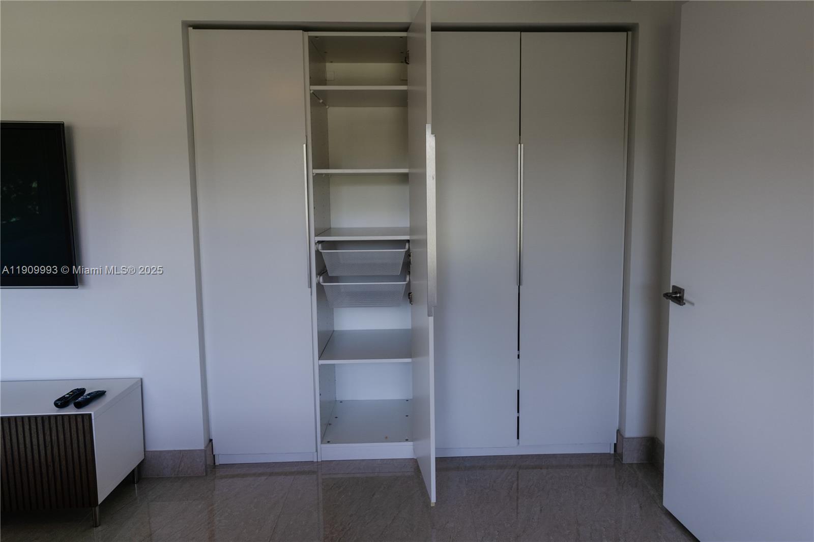 NO 80 PALM-AIRE COUNTRY C - Residential Lease