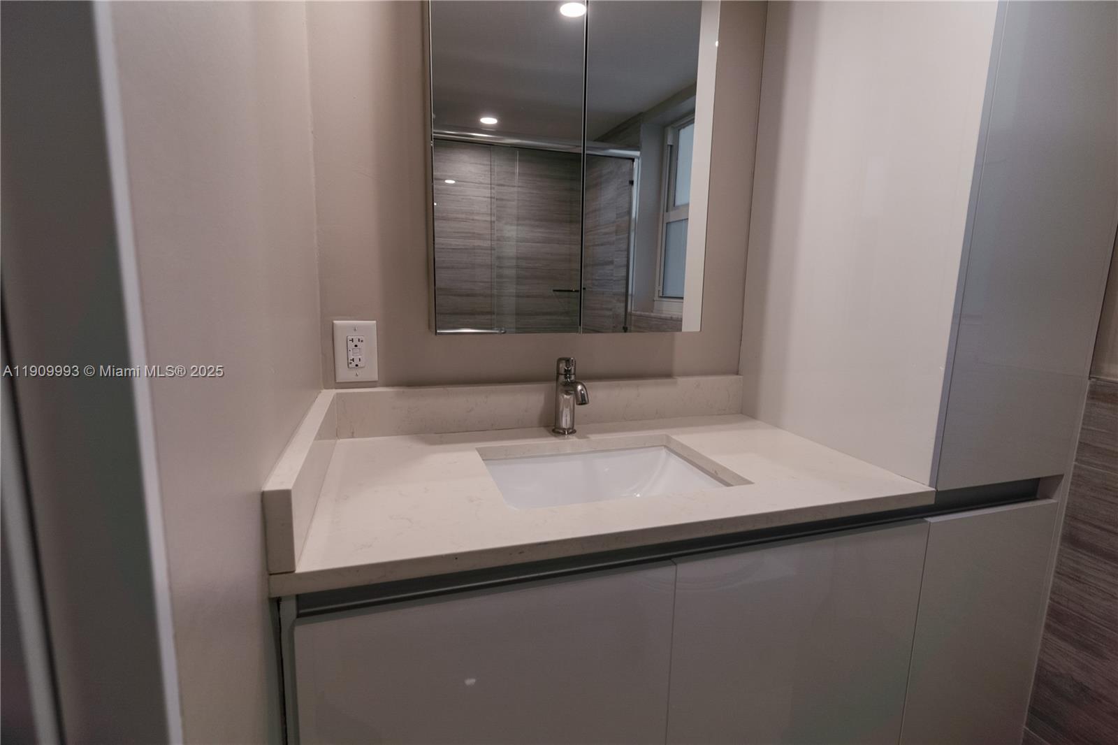 NO 80 PALM-AIRE COUNTRY C - Residential Lease