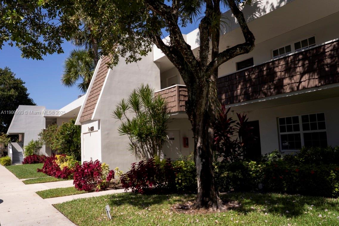 NO 80 PALM-AIRE COUNTRY C - Residential Lease