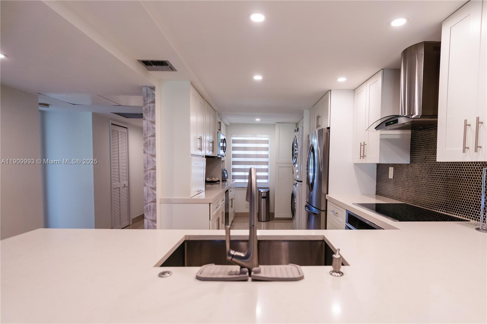 NO 80 PALM-AIRE COUNTRY C - Residential Lease